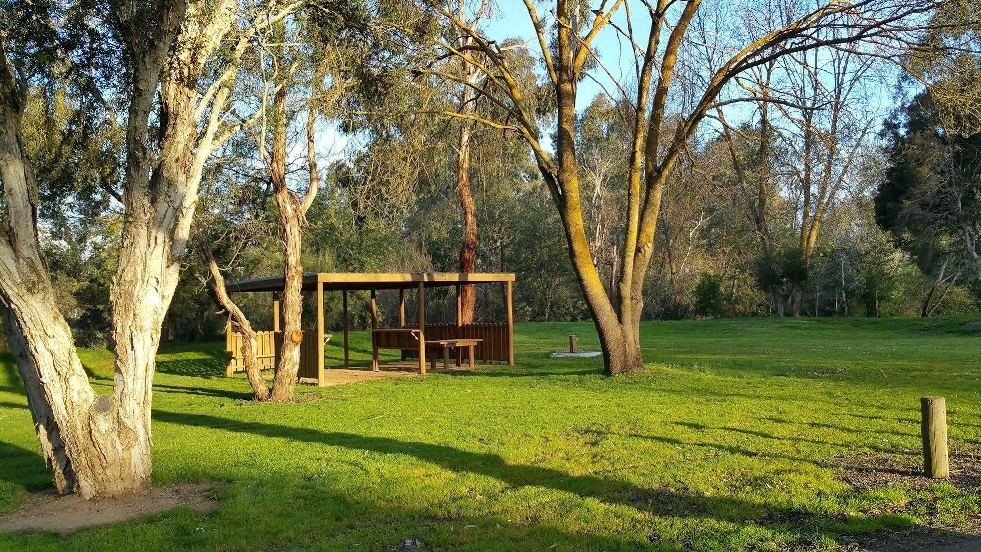 Yea Riverside Caravan Park エクステリア 写真